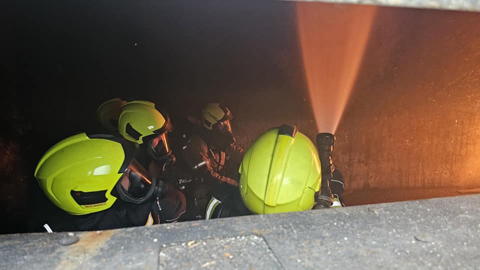 Morda je slika naslednjega: 1 oseba in ogenj