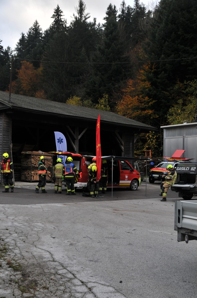 Morda je slika naslednjega: 6 oseb in besedilo