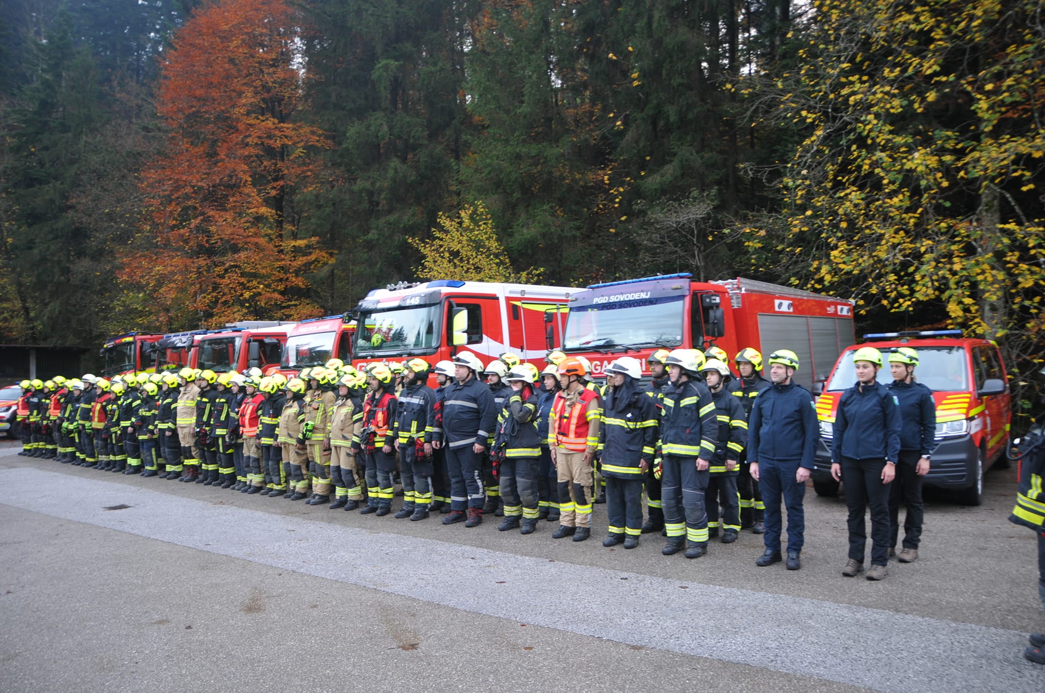 Morda je slika naslednjega: 9 oseb in besedilo